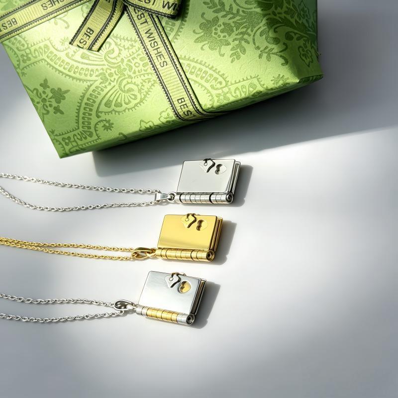 Envelope Necklace Custom Text  - Custom Photo Book recension och pris